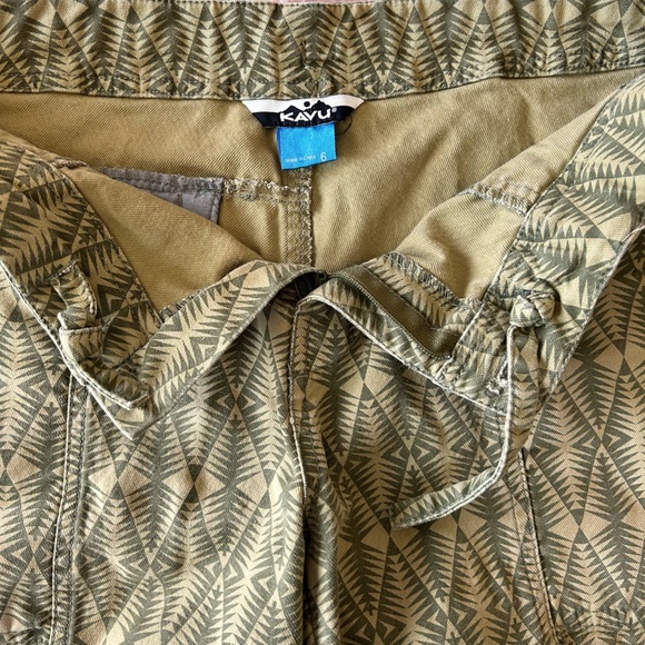Kavu Patterned Green Shorts - Picture 4 of 5